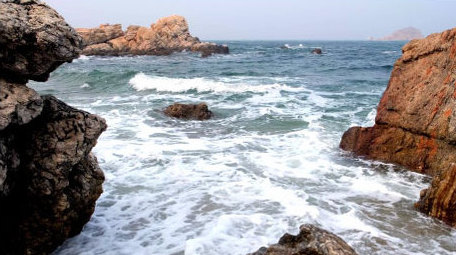 海岸礁石海边浪花波浪大海海洋自然海洋实拍