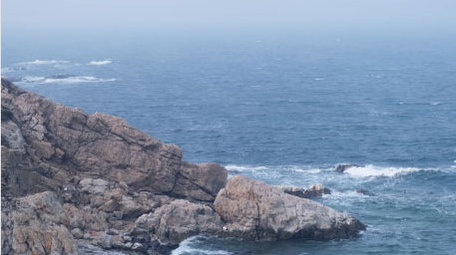 海岸礁石海面浪花波浪大海海洋自然海洋实拍