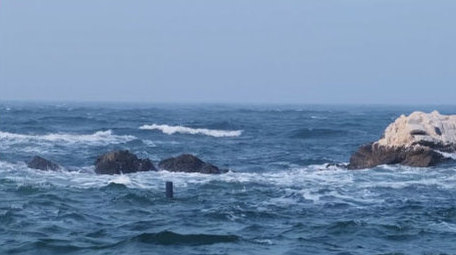 海岸礁石海面浪花波浪大海海洋自然海洋实拍