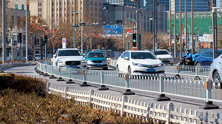 城市交通弯道拐弯马路道路汽车车流实拍4K