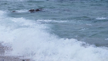 波涛礁石海边浪花波浪大海海洋自然海洋实拍