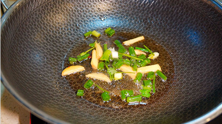 餐饮美食家常菜青椒虾米制作实拍视频