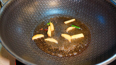 餐饮美食家常菜青椒虾米制作实拍视频