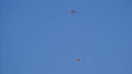 天空中风筝飞翔放风筝春天出游特写实拍素材