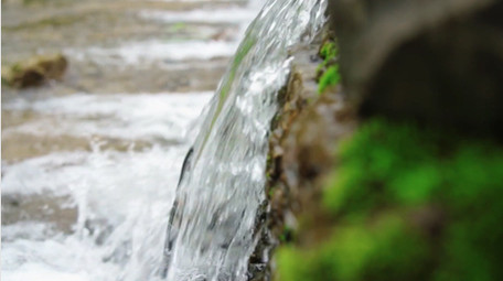 自然唯美山间溪流流水水流空镜实拍