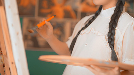 人像复古七八十年代女性画画视频素材4K