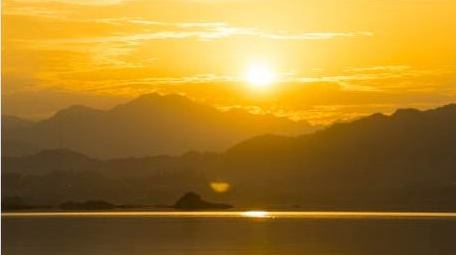 日出杭州千岛湖湖面日出延时