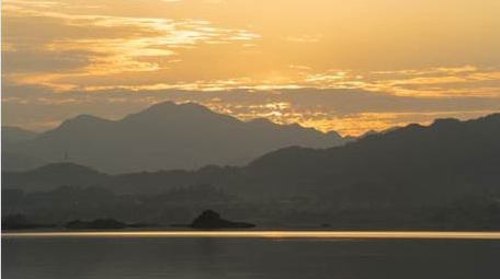 日出杭州千岛湖湖面日出延时