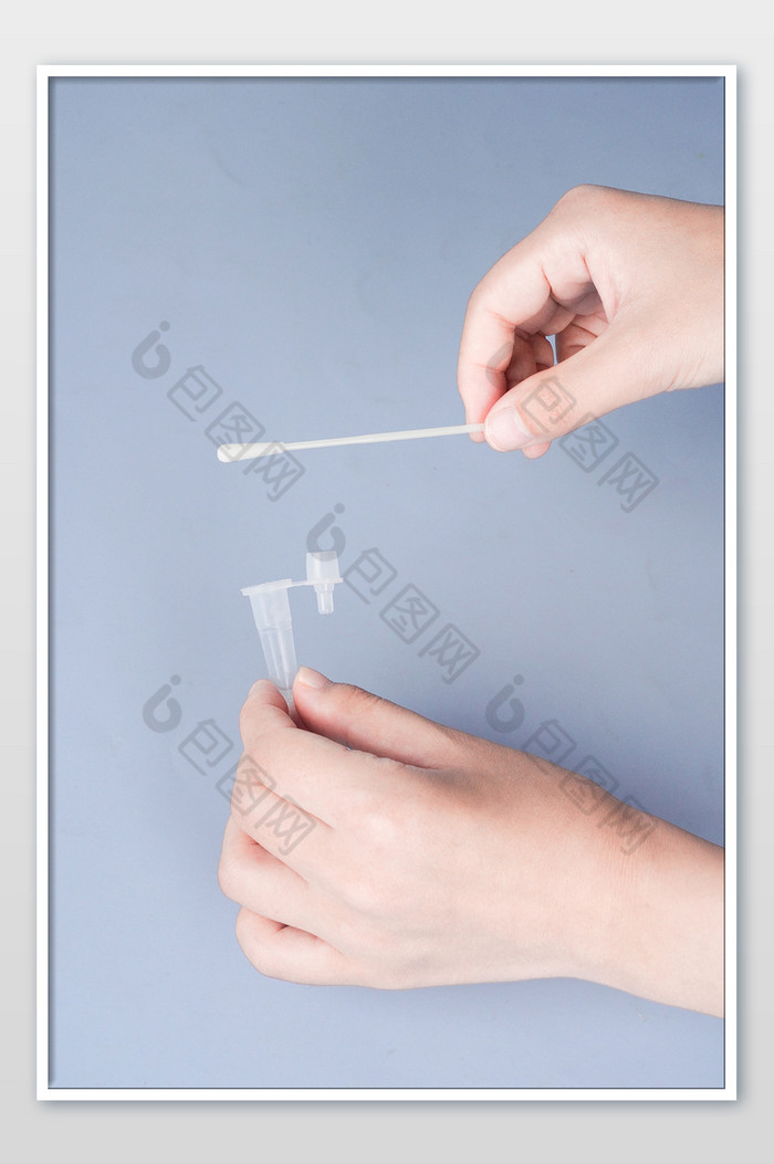 核酸检测手拿棉签自测抗原图片图片