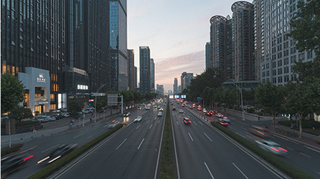 城市交通车来车往日转夜延时视频