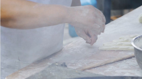 美食早餐小吃油条炸油条4K实拍