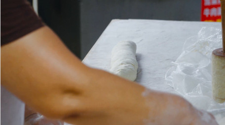 美食早餐小吃油条炸油条4K实拍