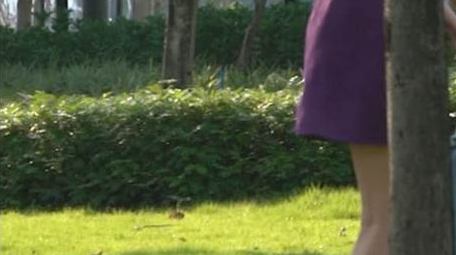 人文生活家庭陪伴婴儿学走路视频