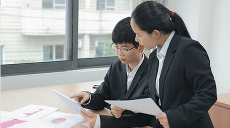 金融商务投资业务员交流4K实拍