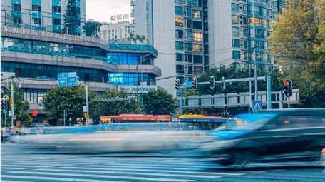 城市商圈街道晚高峰密集人流延时