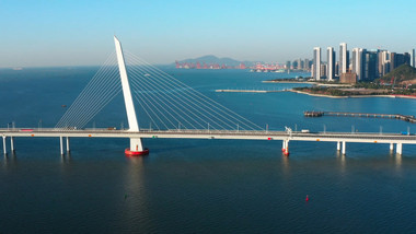 城市大气深圳湾公路大桥车流航拍