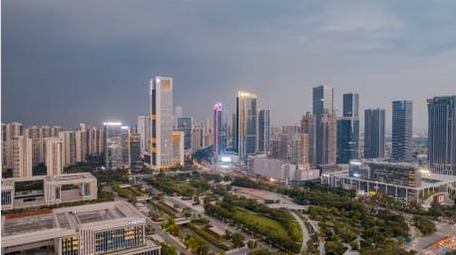 交通广东佛山CBD商圈十字路口