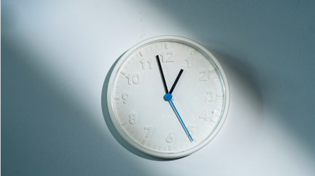 简约风时间流逝时钟延时摄影实拍