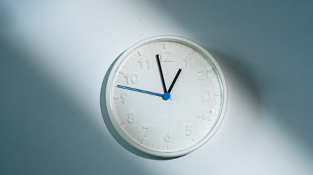 简约风时间流逝时钟延时摄影实拍