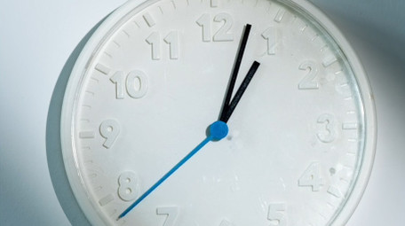 简约风时间流逝时钟延时摄影实拍