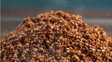 高梁酿酒酒杯溅水升格视频