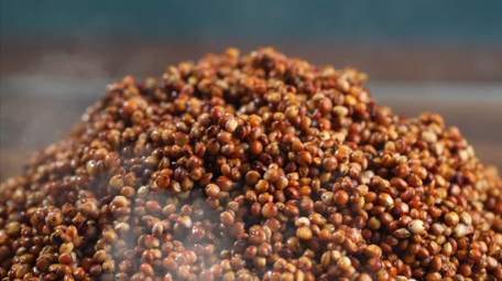 高梁酿酒酒杯溅水升格视频