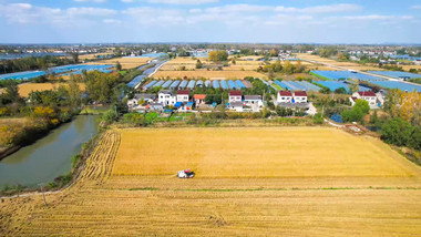 美丽<strong>乡村</strong>丰收农业机械化4K航拍