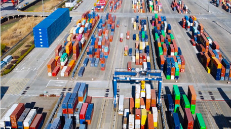 行业港口集装箱物流中心4K航拍