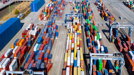 行业港口集装箱物流中心4K航拍