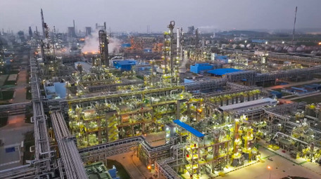 行业工业园区化工生产夜景4K