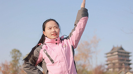 人物形象女孩晨练做伸展运动