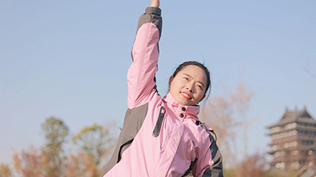 人物形象女孩晨练做伸展运动