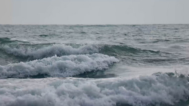 波涛汹涌的海浪海水浪花实拍4k