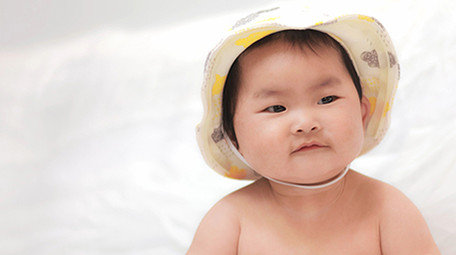 人像婴儿开心玩耍微笑4K实拍