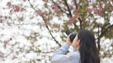 户外人像春天美女拍照摄影实拍