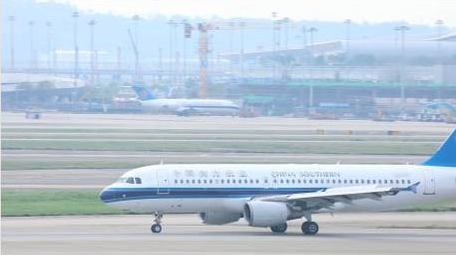 机场飞机跑道滑行运输实拍4k