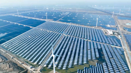 清洁新能源光伏基地电能4K航拍