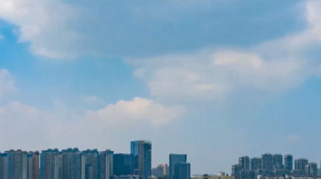 初夏城市湿地蓝天白云延时实拍