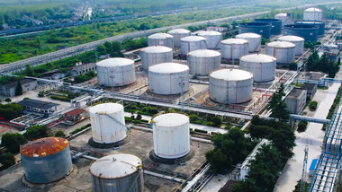 化工<strong>工业</strong>能源存储罐4K航拍