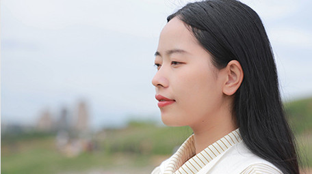 东方人像女孩感受大自然4K实拍