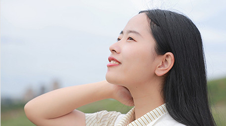 东方人像女孩感受大自然4K实拍