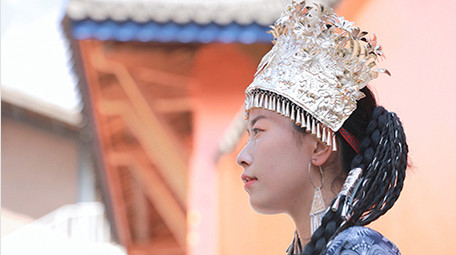 东方人像苗族姑娘形象视频实拍