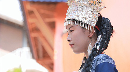 东方人像苗族姑娘形象视频实拍