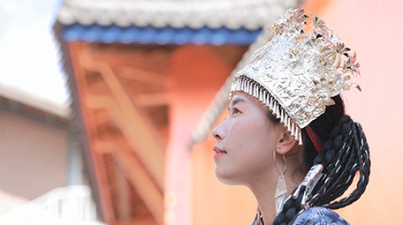 东方人像苗族姑娘形象视频实拍