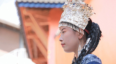 东方人像苗族姑娘形象视频实拍