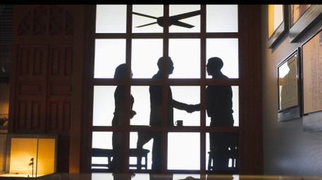 商务合作洽谈人物剪影4K实拍