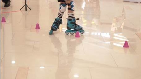 青少年健身体育轮滑运动实拍视频