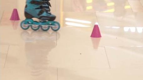 青少年健身体育轮滑运动实拍视频