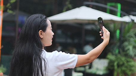 东方人像女孩户外直播4K实拍