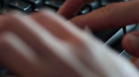 程序员键盘打字确认退出实拍4k